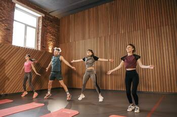 Jumping Jacks: 20 formas de quemar calorías y bajar de peso en casa con este sencillo ejercicio