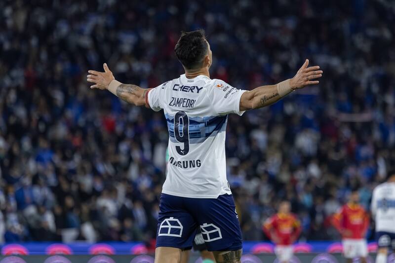 Entró hace rato a la eternidad cruzada, y en el Claro Arena se ganó el cielo. Foto: Felipe Escobedo