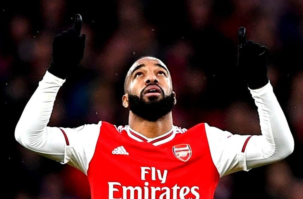 Alexandre Lacazette salvó al Arsenal con doblete ante Southampton