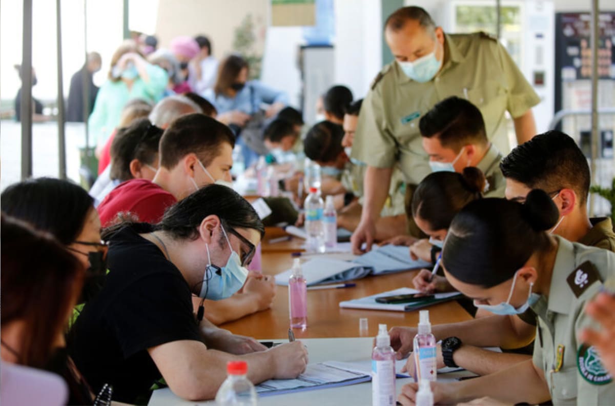 VIDEO | Plebiscito 2022: Registran largas filas en comisarias para excusarse por no ir a votar