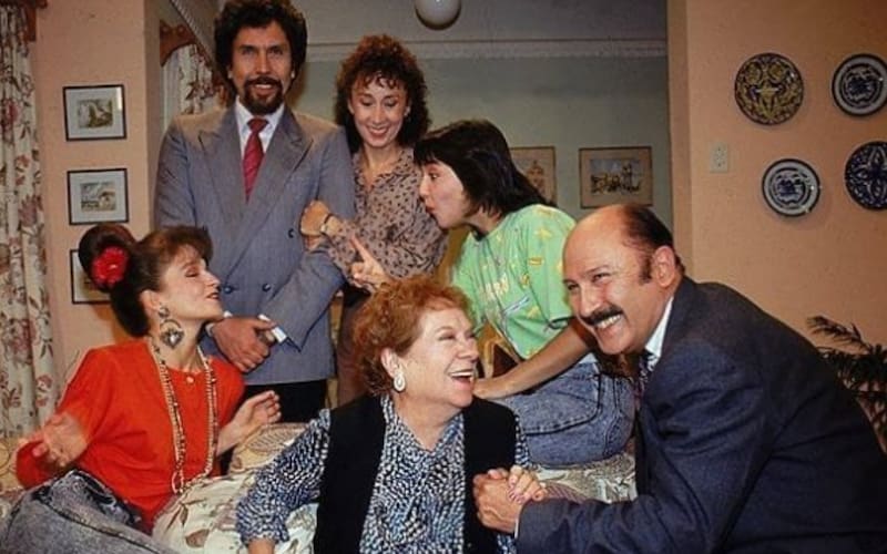Foto del recuerdo de los miembros del elenco de "Los Venegas".