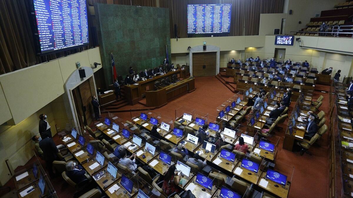 Con bonos y aguinaldos el reajuste del sector público fue despachado para promulgación