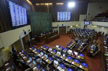 Con bonos y aguinaldos el reajuste del sector público fue despachado para promulgación