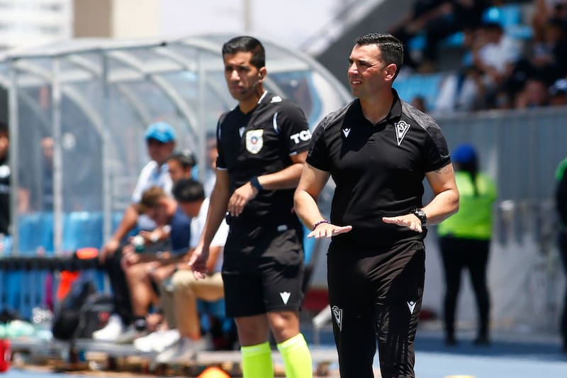 Santiago Wanderers tiene prácticamente abrochada la renovación del DT uruguayo. Con condiciones, eso sí...