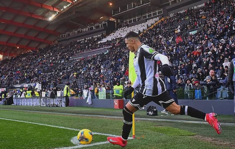 El chileno brilla en el Udinese en una nueva posición. Foto: @Alexis_oficcia1.