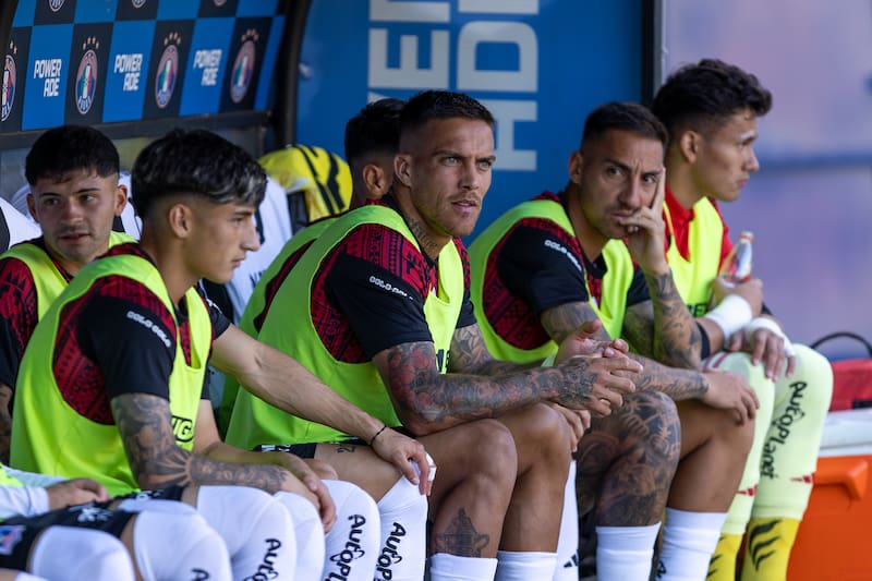 El defensor presenta una molestia física, la que podría dejarlo fuera del cotejo contra Coquimbo Unido. Foto: Felipe Escobedo/En Cancha