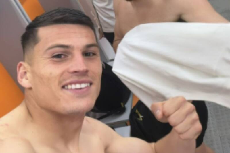 sacándose una selfie en el camarín de Colo Colo.