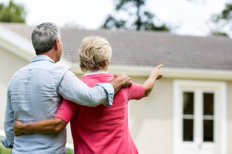 El Subsidio Arriendo Adulto Mayor beneficia a personas mayores de 60 años con el pago del alquiler. Créditos: Freepik