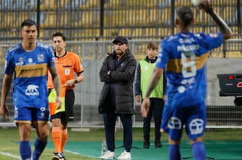 “Tengo un cariño especial por Everton, pero si surge la posibilidad de dirigir a Wanderers, no la descarto”