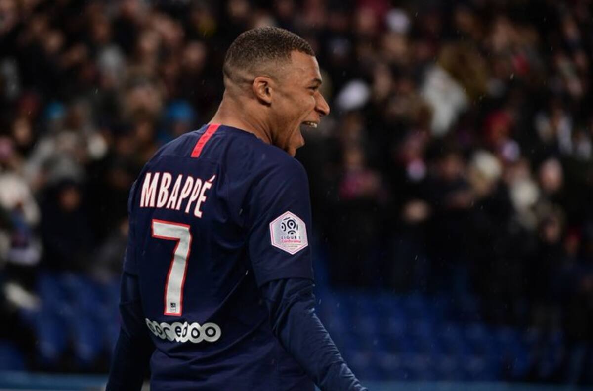 Mbappé hizo un 'látigo' que es comparado con la mítica jugada de Ronaldinho