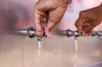 Aguas Andinas confirma corte de agua en dos importantes comunas de la Región Metropolitana para este 23 y 24 de octubre