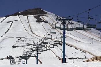 Joven permanece grave tras accidente en La Parva: chocó contra una barrera mientras esquiaba