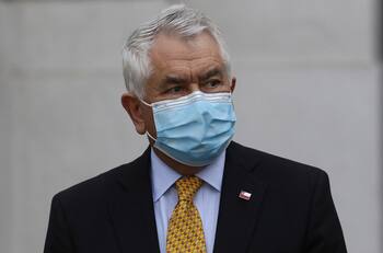 Ministro Paris confirmó que Chile atraviesa un rebrote y no descartó que la RM entre en cuarentena
