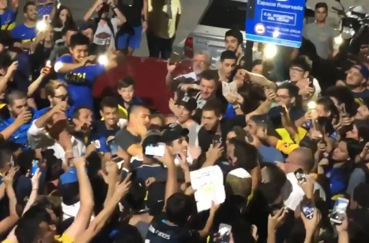 La euforia de los hinchas de Boca con la llegada de Juan Román Riquelme a Rosario