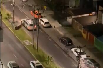 VIDEO | Los desgarradores gritos de una madre tras sufrir robo de su auto con su hijo de tres años a bordo