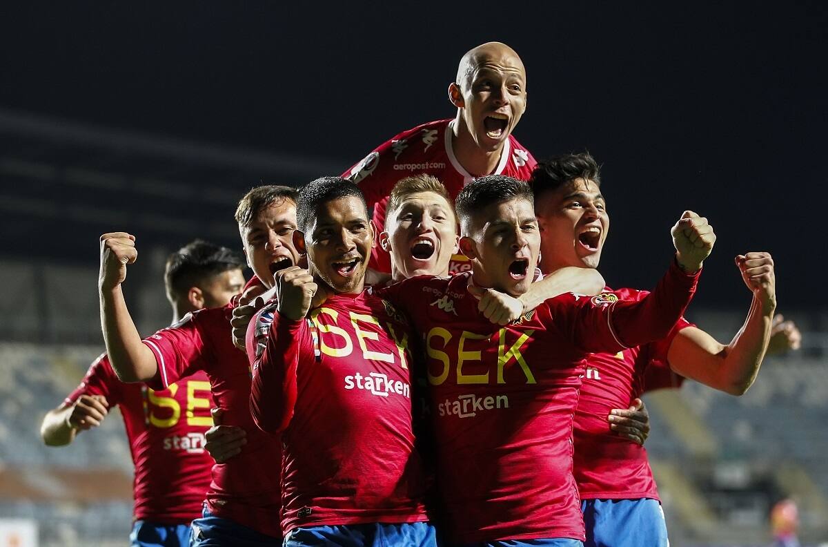 Unión Española puso un pie en los octavos de final de la Copa Chile tras ganarle a Puerto Montt
