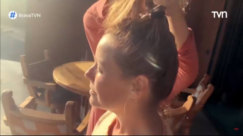 Claudia Conserva muestra cómo Pollo Valdivia le cortó el pelo