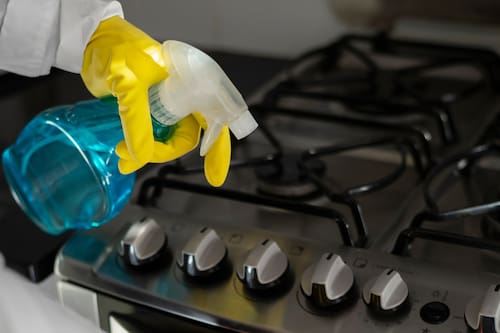 Así puedes hacer el mejor antigrasas casero para eliminar toda la suciedad de tu cocina