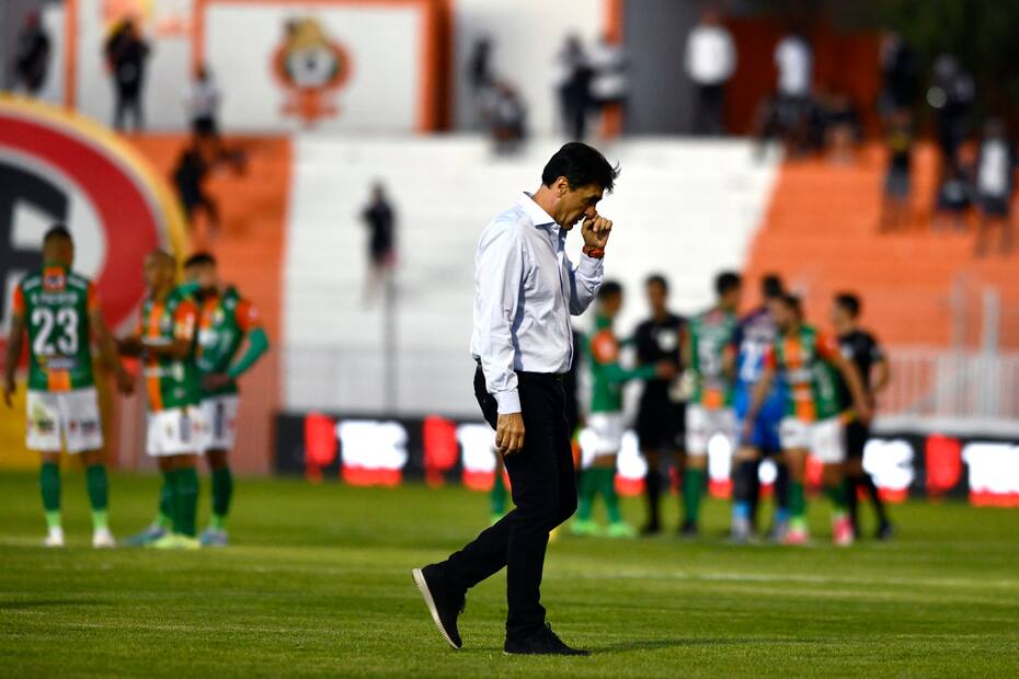 Gustavo Quinteros quiere aprovechar el parón del torneo para solucionar los problemas de Colo Colo. Crédito: Agencia Aton.