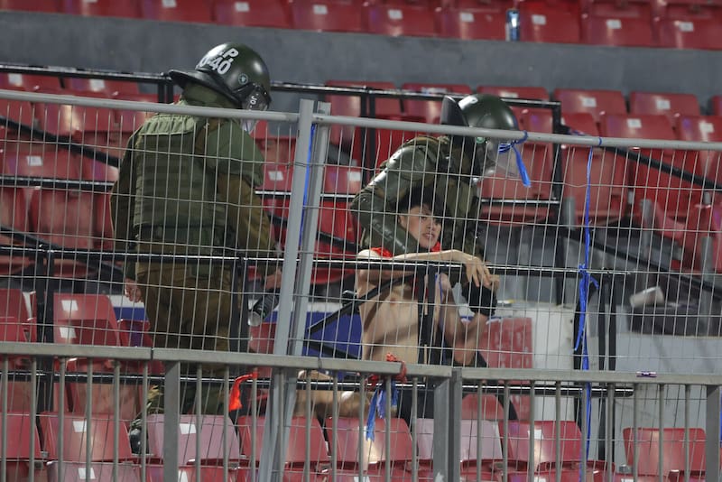 Uno de los barristas detenidos ayer en el Estadio Nacional. Foto: Aton.