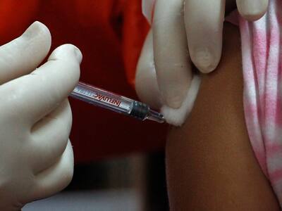 Vacunación Covid-19: Revisa quiénes reciben la dosis anual este domingo 12 de febrero