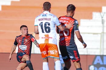 Deportes Limache le da un batacazo a Cobresal en El Salvador y queda como líder de la Liga de Primera