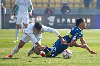 Figura de Everton sufrió gravísima lesión en derrota ante la U: podría despedirse del club