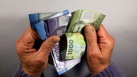 Adultos mayores pueden acceder a bono de $98.000: así se puede solicitar