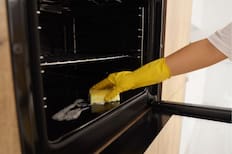 Con solo un alimento de tu cocina puedes quitar el mal olor de tu horno