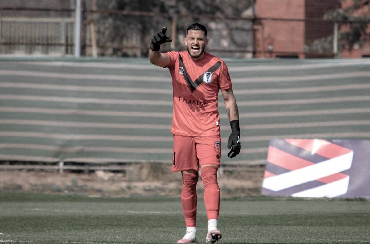 Entrevista | Leandro Cañete: "Sí jugaría en la UC, no tengo problemas con ese club. Pero en Colo Colo no, soy muy hincha de la U"