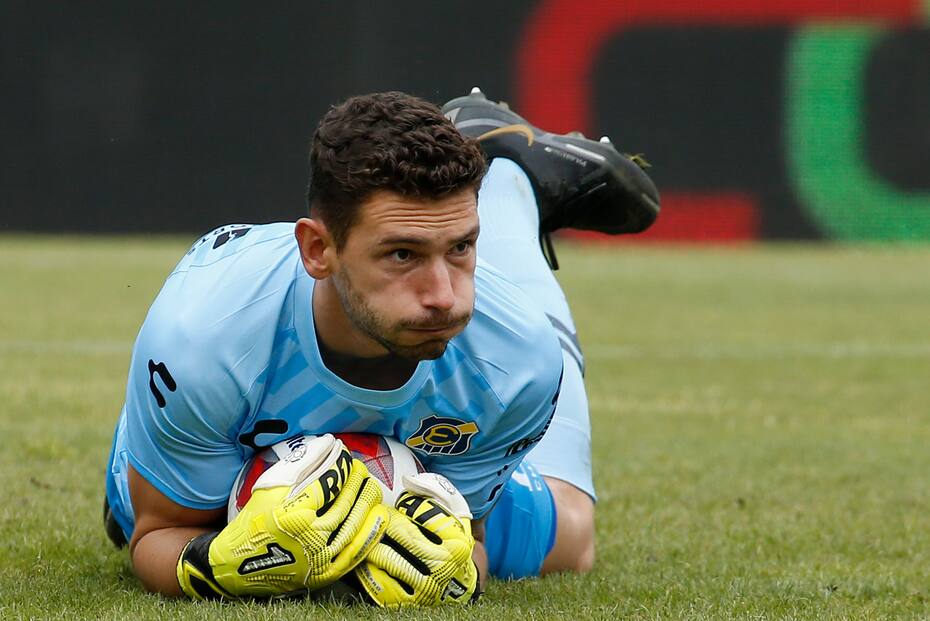 El arquero uruguayo se ha convertido en un referente de los oro y cielo.
Sebastian Cisternas/Photosport