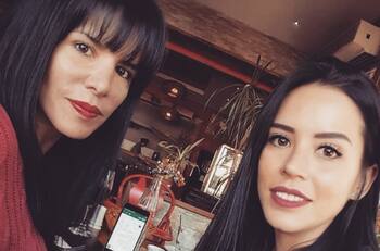 "Te tengo a mi lado y eso ya es tenerlo todo": La emotiva despedida de Angie Alvarado y su mamá luego de volver a Australia