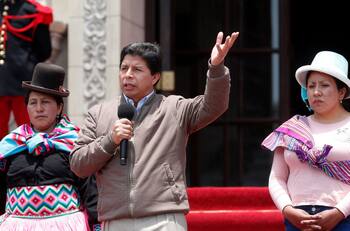 Perú: Pedro Castillo disolvió el Congreso y decretó toque de queda hasta marzo