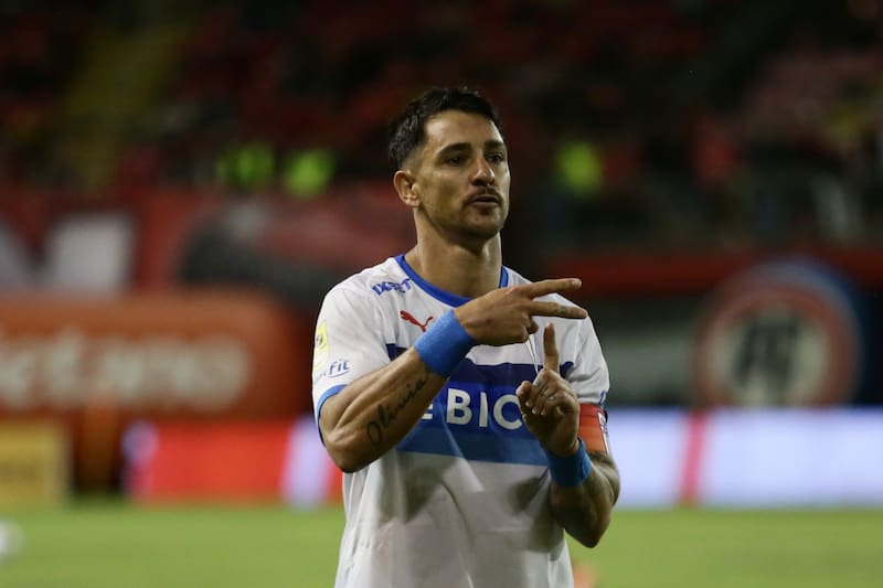 el goleador del fútbol chileno, igualó el récord de Castillo con ocho goles en cinco partidos. Foto: ATON