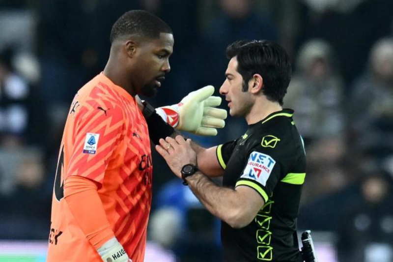 arquero de AC Milán recibió insultos racistas en el duelo frente a Udinese