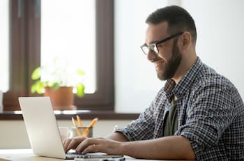 Sence y Open English abren 1.500 cupos para cursos GRATIS de inglés y portugués: ¿Cómo inscribirse?