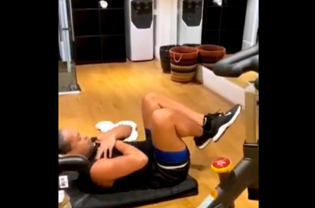Ronaldinho no para y sigue entrenando durante su arresto