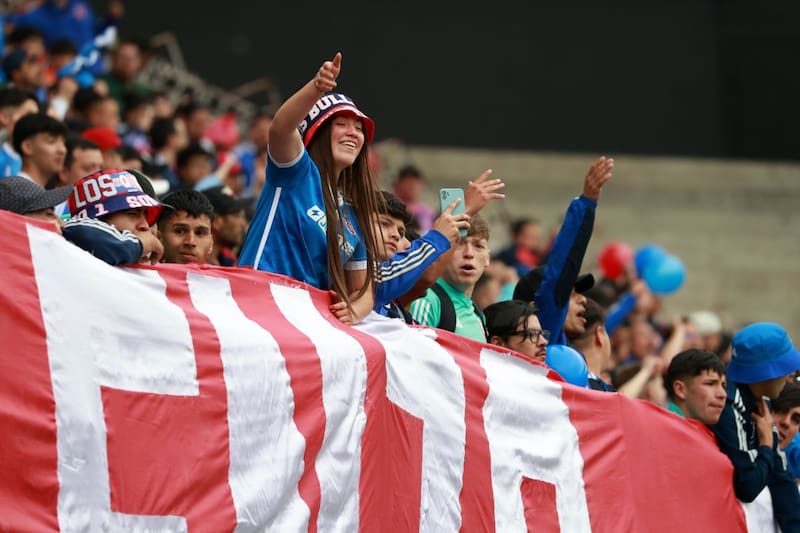 Público en el Nelson Oyarzún.