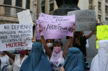 Diversos grupos feministas ofrecen recibir a mujeres afganas en sus casas