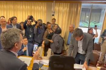 VIDEO | Diputado De la Carrera increpó a Diego Schalper tras rechazar la moción de censura contra Karol Cariola