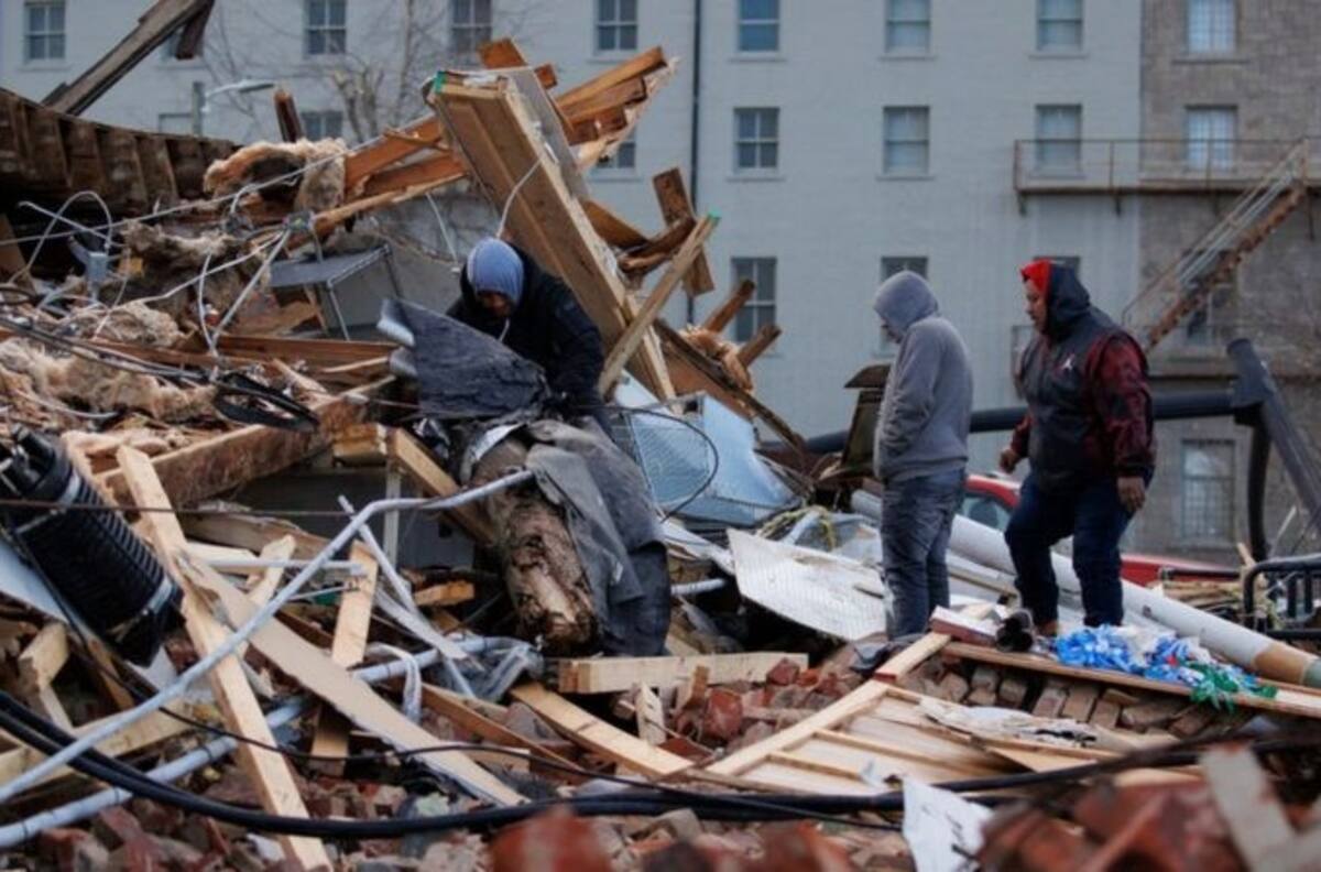 VIDEOS | Se temen más de 100 muertos tras los peores tornados de la historia en Estados Unidos