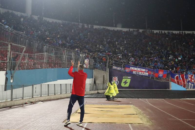 El entrenador de Universidad de Chile, Gustavo Alvarez, en el estadio Nacional.
Felipe Zanca/Photosport