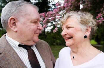 Los matrimonios que celebren su 50° aniversario pueden obtener 425 mil pesos