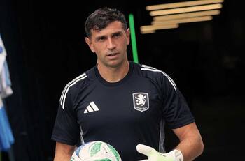 Los millones que Aston Villa pide por Dibu Martínez y que nadie quiere pagar