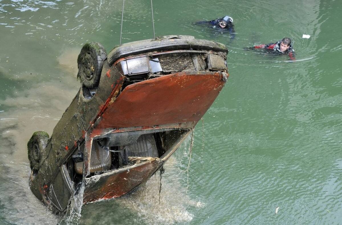 VIDEO | Youtuber encuentra bajo el río a dos jóvenes desaparecidos hace 21 años dentro de un vehículo