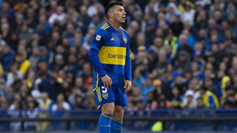 Riquelme dio detalles de la situación de Gary Medel mientras lo espera la UC: “Tiene contrato...”