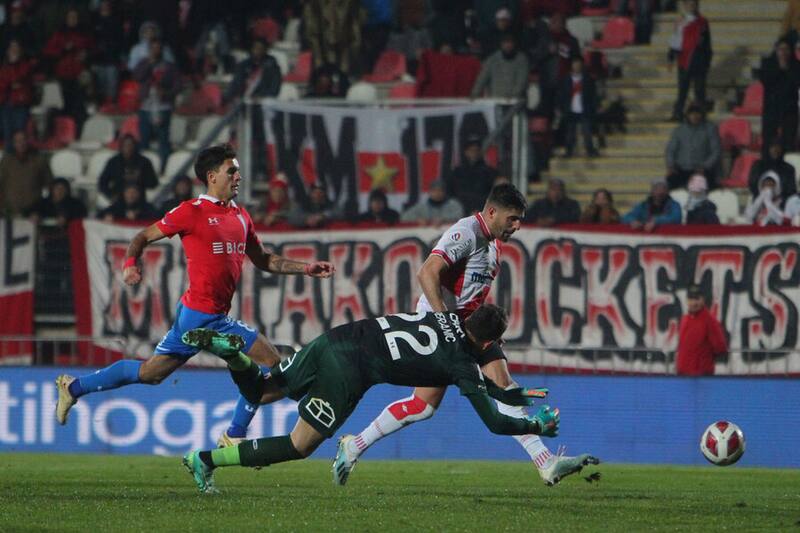Federico Castro anotando el segundo gol del partido para Curicó Unido. Foto: Aton.