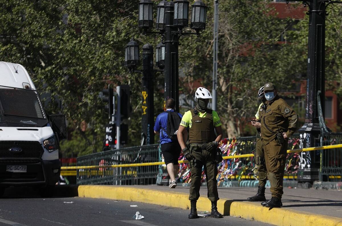 Detienen a conductor en estado de ebriedad: atropelló a funcionario de la PDI en centro de Santiago