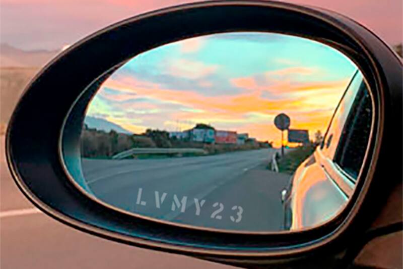 La medida es obligatoria para algunos vehículos que circulan por las calles del país.