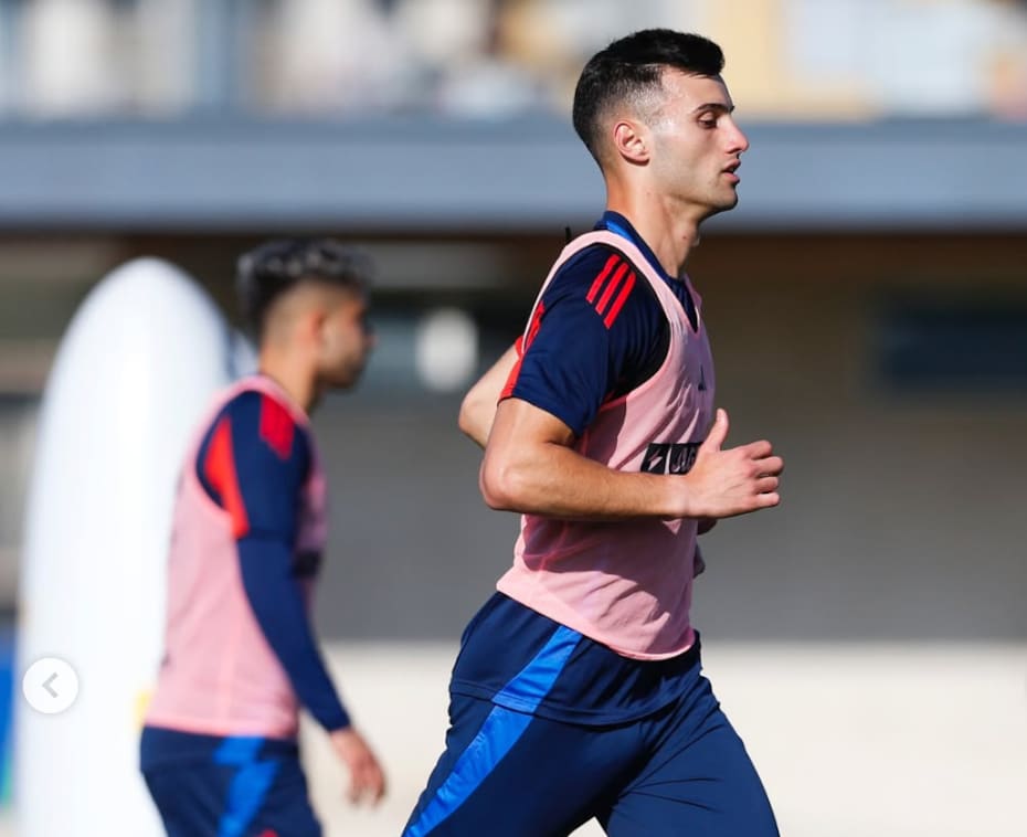 Ya entrena bajo las órdenes de Gustavo Álvarez. Foto: @udechile